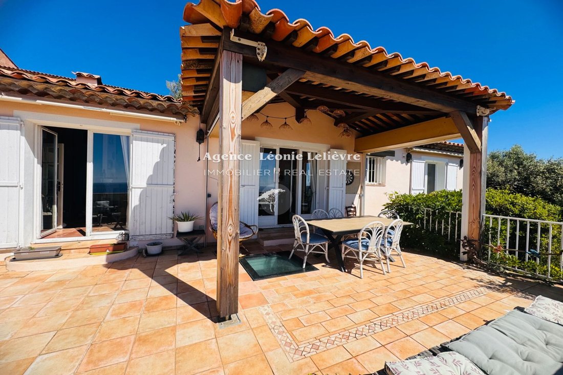 Villa in Les Issambres, Roquebrune-sur-Argens, France 3 - 17896511