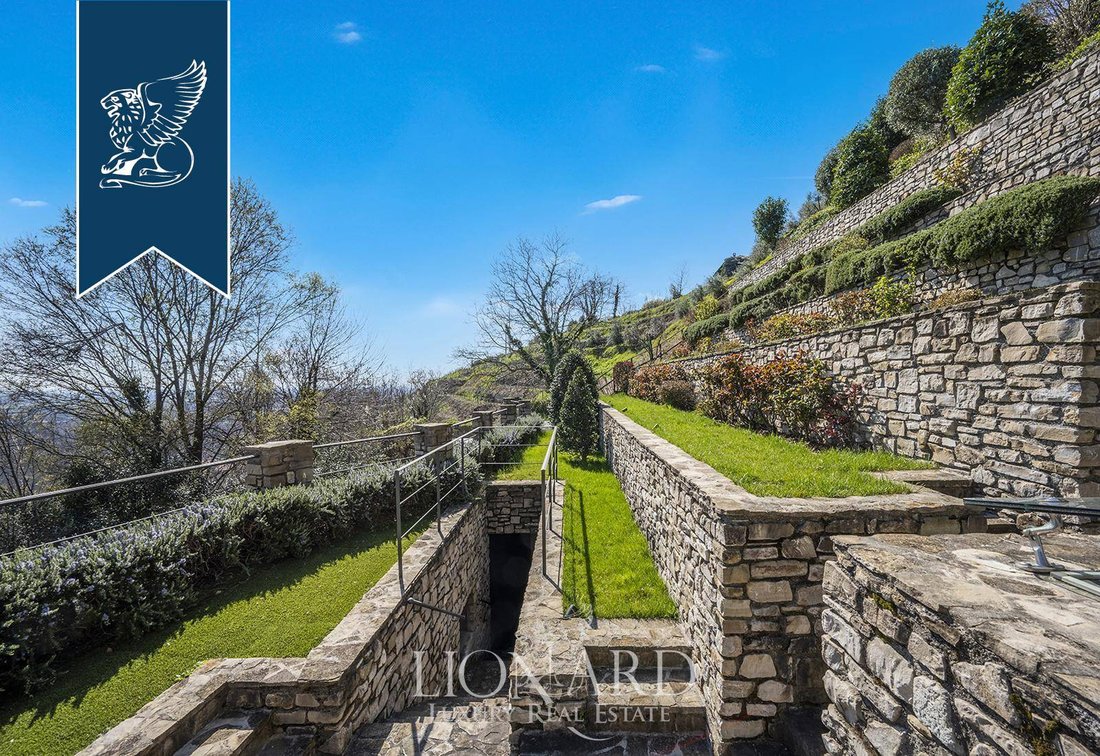 Villa in Montevecchia, Lombardy, Italy 2 - 17900268