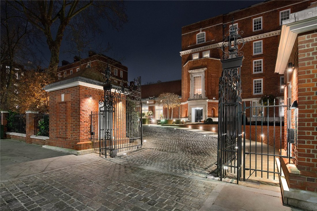 Apartment in Campden Hill, Kensington And Chelsea, England 1 - 17897505