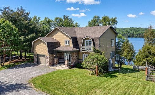 House in La Minerve, Quebec, Canada 1