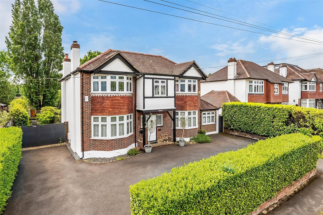 House in Hawks Hill, Fetcham, England 1 - 17895473