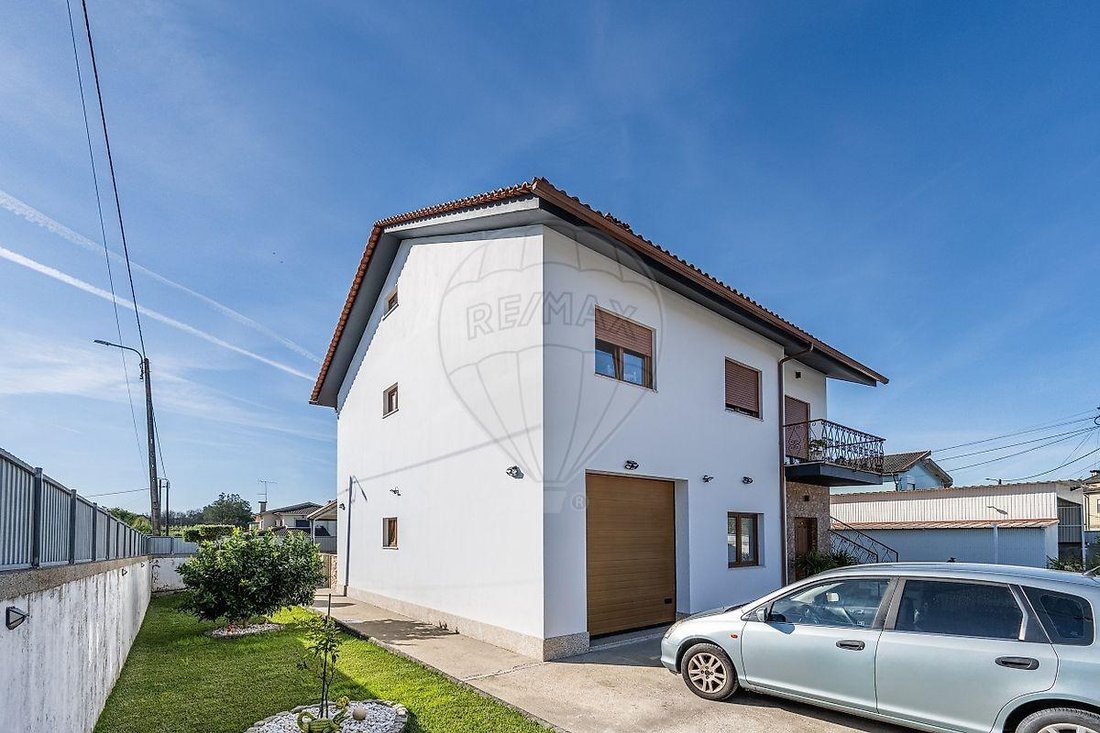 Villa in Lage, Braga, Portugal 1 - 17896564