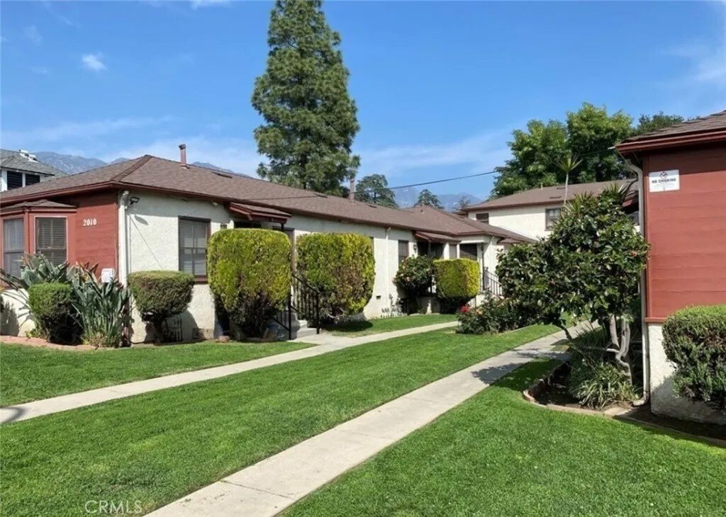 Altadena, California, United States 2 - 16920284