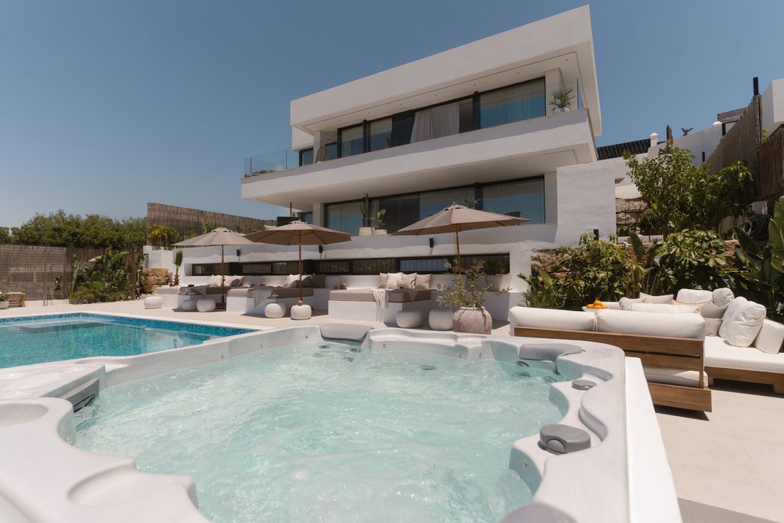 Villa in Nueva Andalucia, Marbella, Spain 1 - 17901602