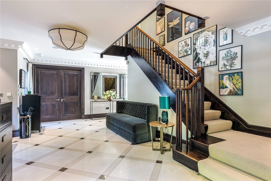 House in Oxshott, Elmbridge, England 4 - 17897488