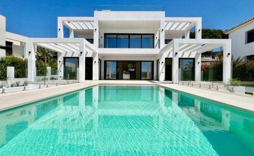 Villa in Elviria-Cabopino, Marbella, Spain 1