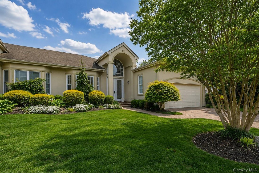 Condo in Melville, New York, United States 1 - 17895621