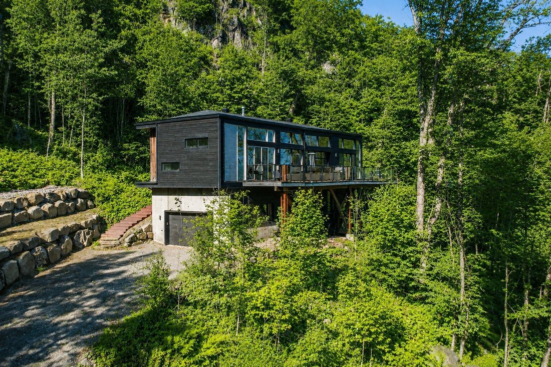 House in Saint-Sauveur, Quebec, Canada 1 - 17560780
