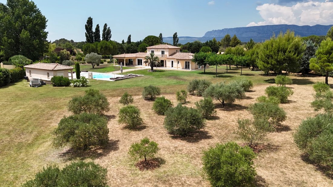 Estate in Granettes-Jauberte-Sainte Anne, Aix-en-Provence, France 3 - 17896934