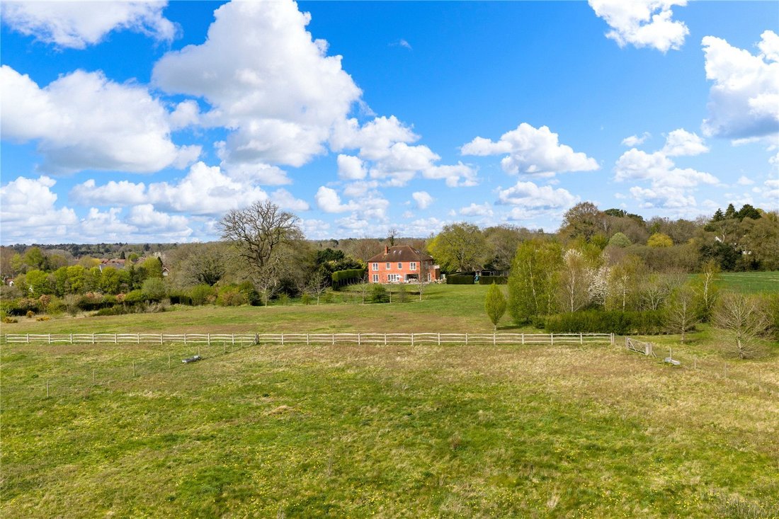 House in Headley Down, England 5 - 17897577