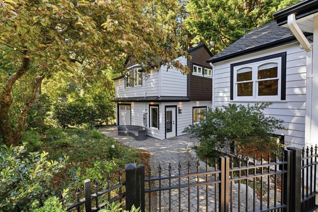 House in Surrey, British Columbia, Canada 2 - 17900272