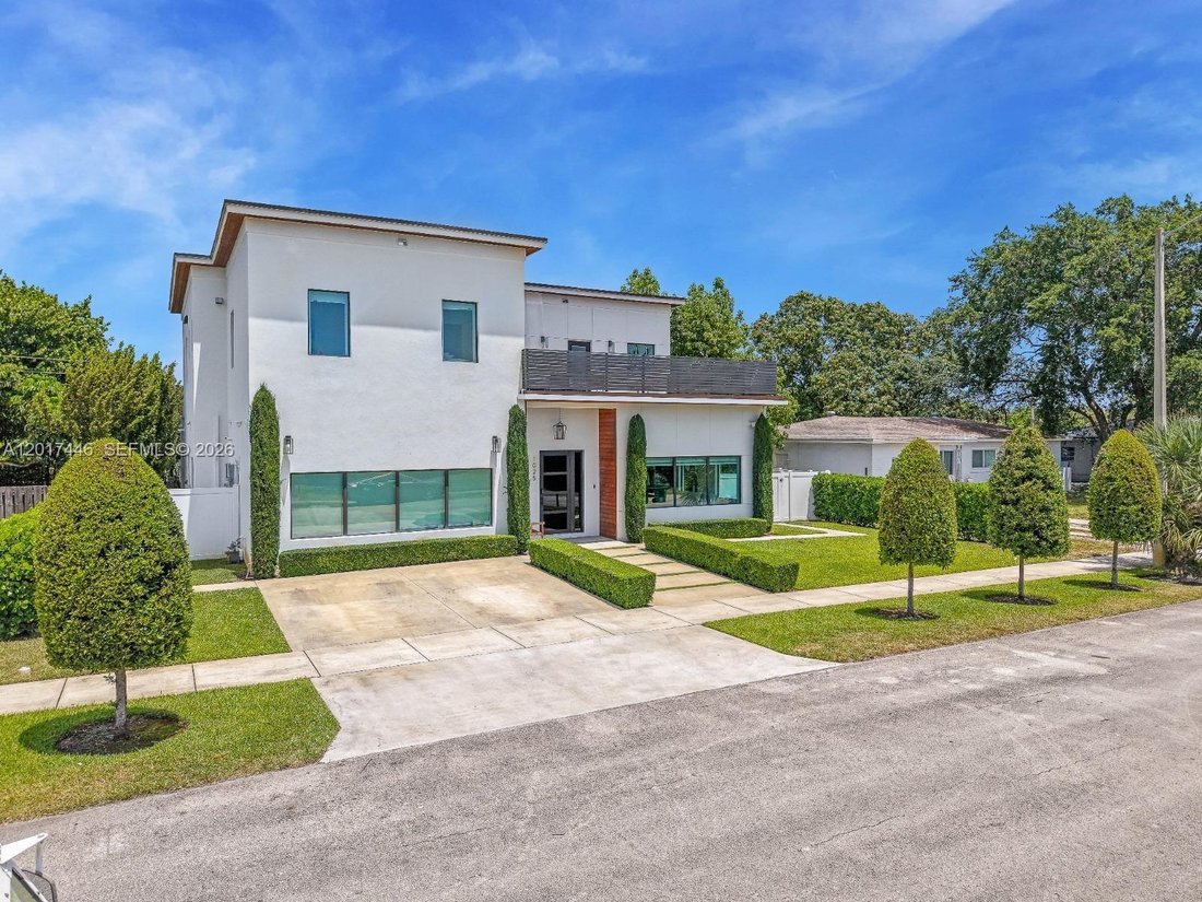 House in Miami, Florida, United States 4 - 17895863