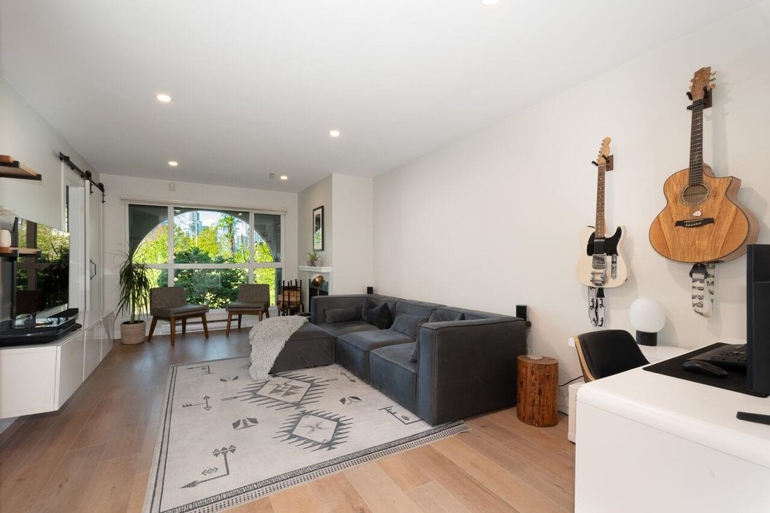 Condo in Vancouver, British Columbia, Canada 2 - 17900274