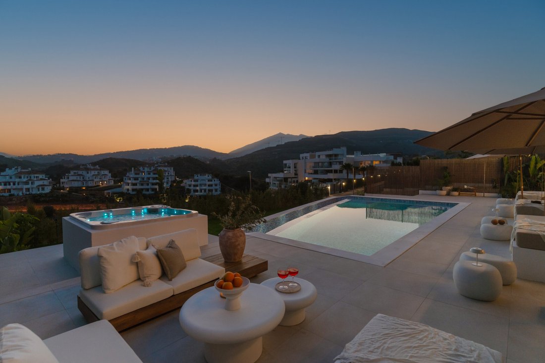 Villa in Nueva Andalucia, Marbella, Spain 4 - 17901602
