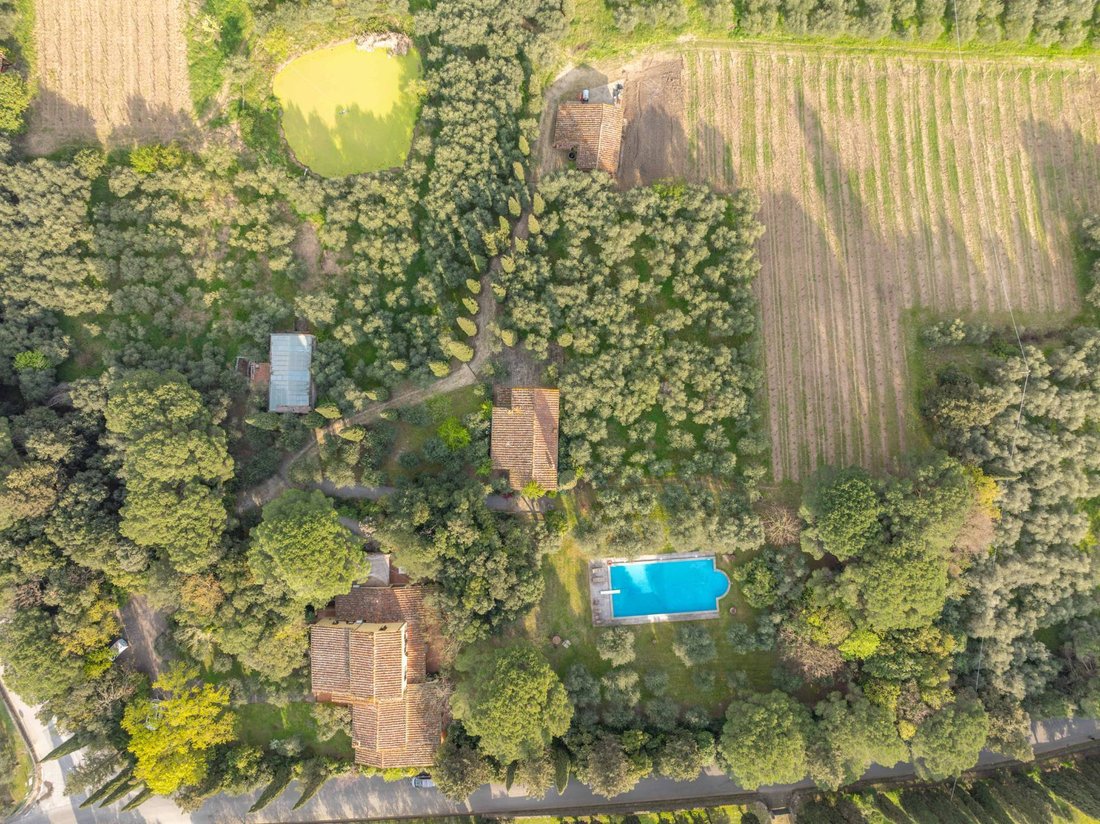 Villa in Center, Pescia, Tuscany 2 - 17900816