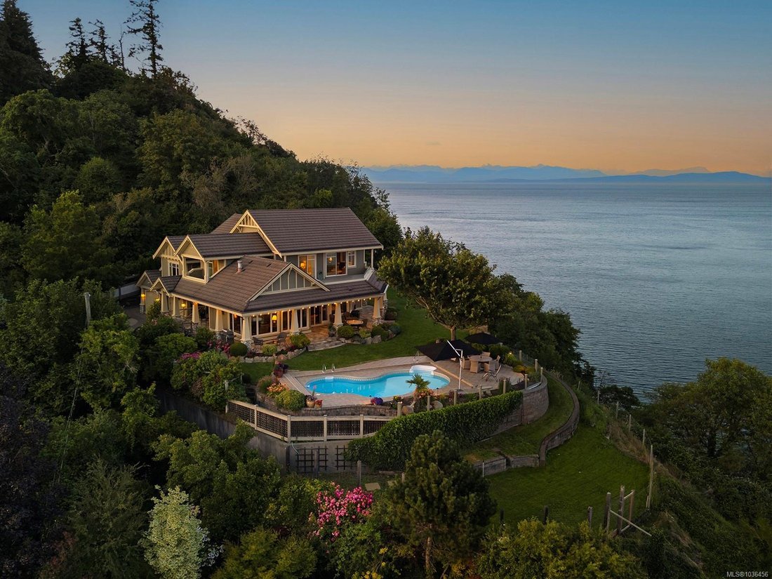 House in Comox, British Columbia, Canada 1 - 17900250