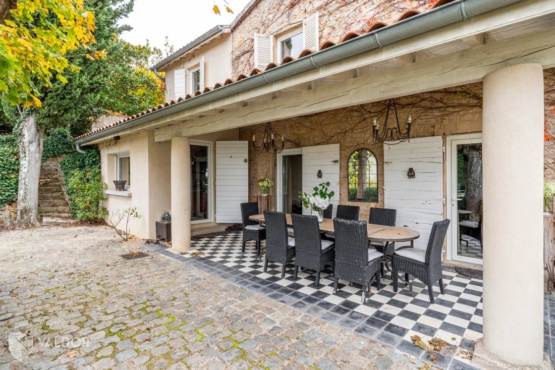 Estate in Poleymieux-au-Mont-d'Or, Auvergne-Rhône-Alpes, France 2 - 17897373