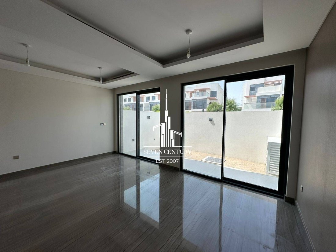 Villa in Damac Hills, Dubai, United Arab Emirates 1 - 17896248