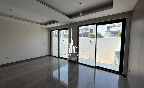 Villa in Damac Hills, Dubai, United Arab Emirates 1
