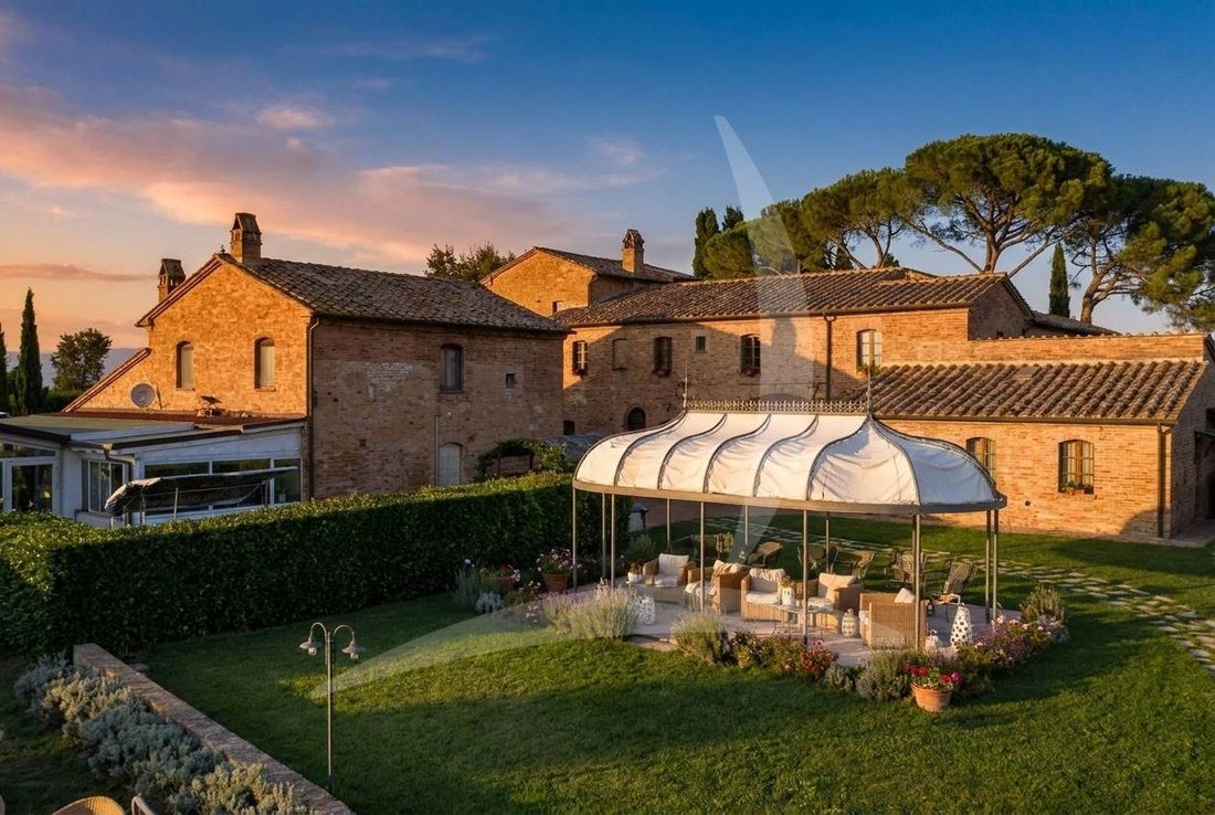 Farm Ranch in Castiglione del Lago, Umbria, Italy 4 - 13150319