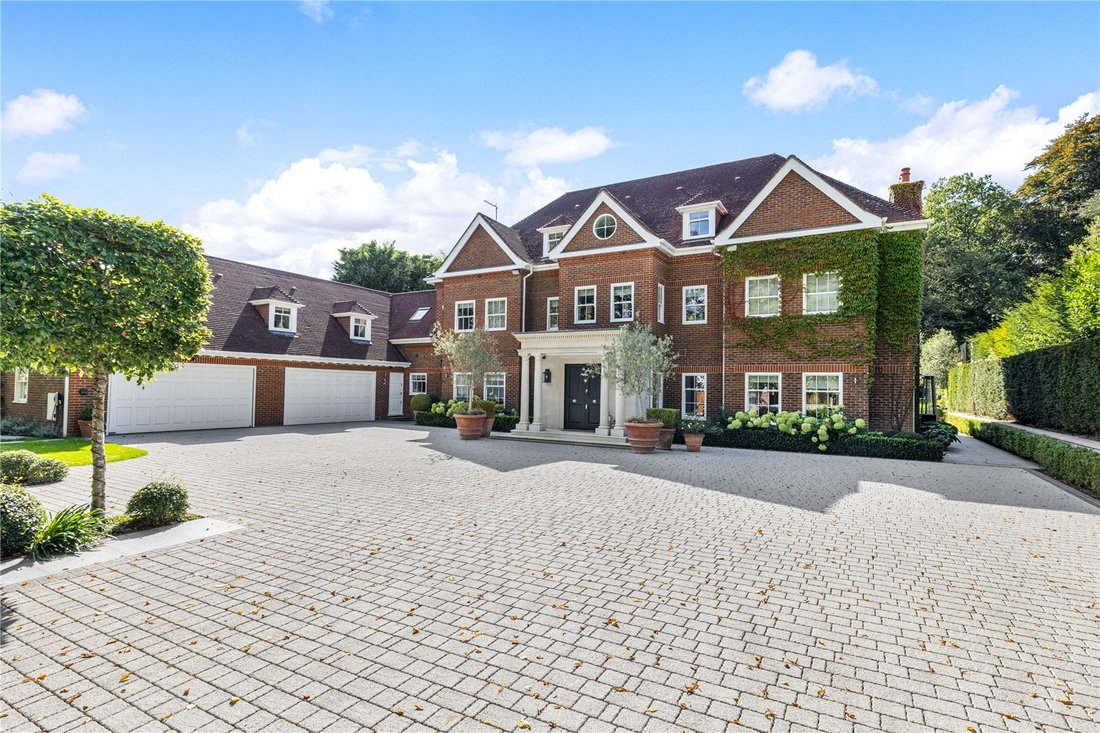 House in Oxshott, Elmbridge, England 1 - 17897488