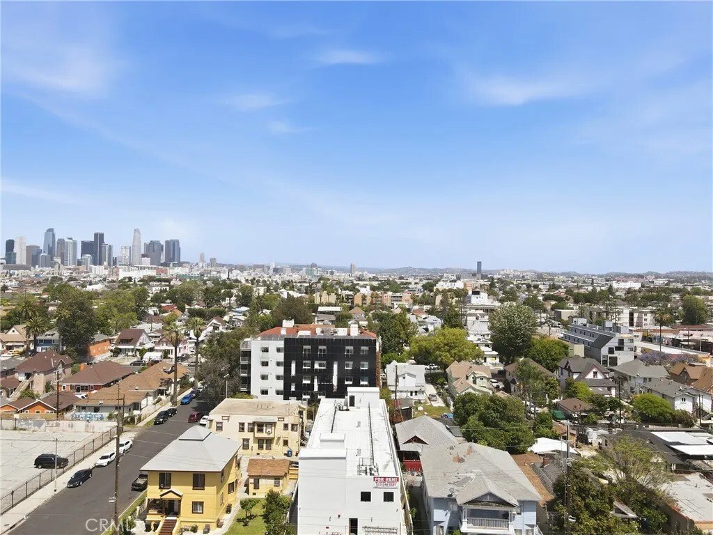Los Angeles, California, United States 5 - 17899419