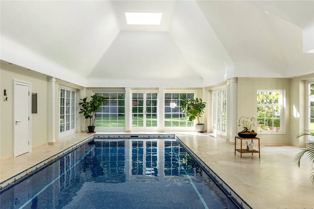 House in Oxshott, Elmbridge, England 3 - 17897488