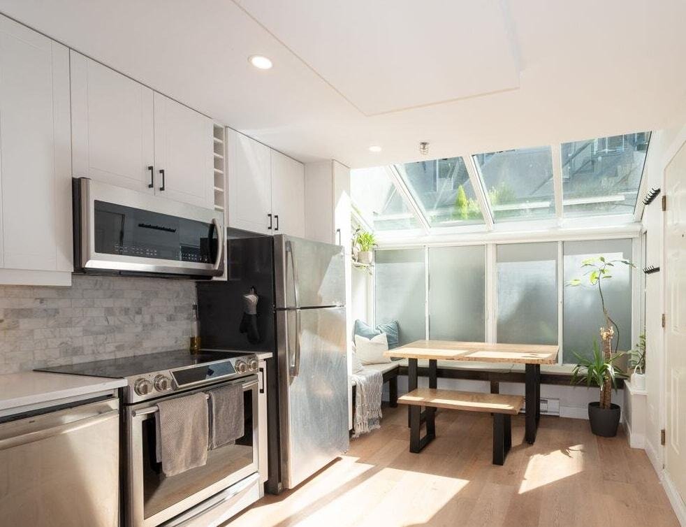 Condo in Vancouver, British Columbia, Canada 1 - 17900274
