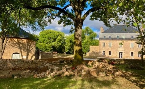 Magnificent Medieval Castle Overlooking The Lot Valley, With Swimming Pool, Outbuildings, Near Figea