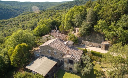 Maestoso Castello Da Riscrivere Sulla Via Francigena