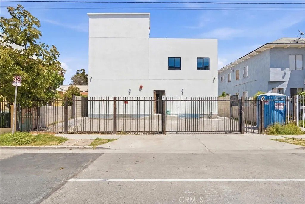 Los Angeles, California, United States 1 - 17899419