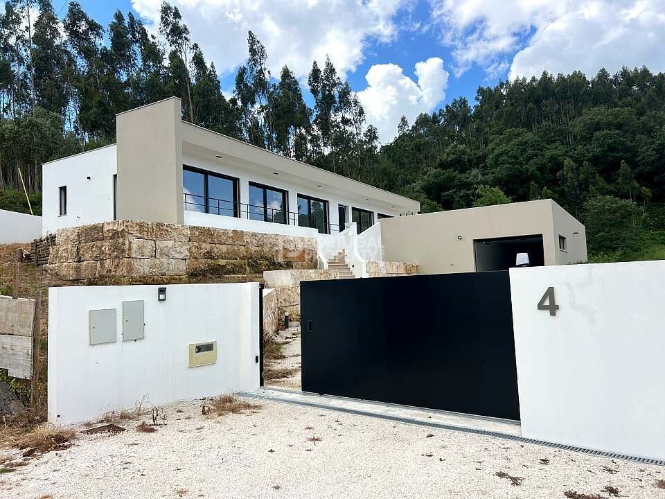 Villa in Nossa Senhora do Populo, Coto e Sao Gregorio, Leiria District, Portugal 2 - 17899157