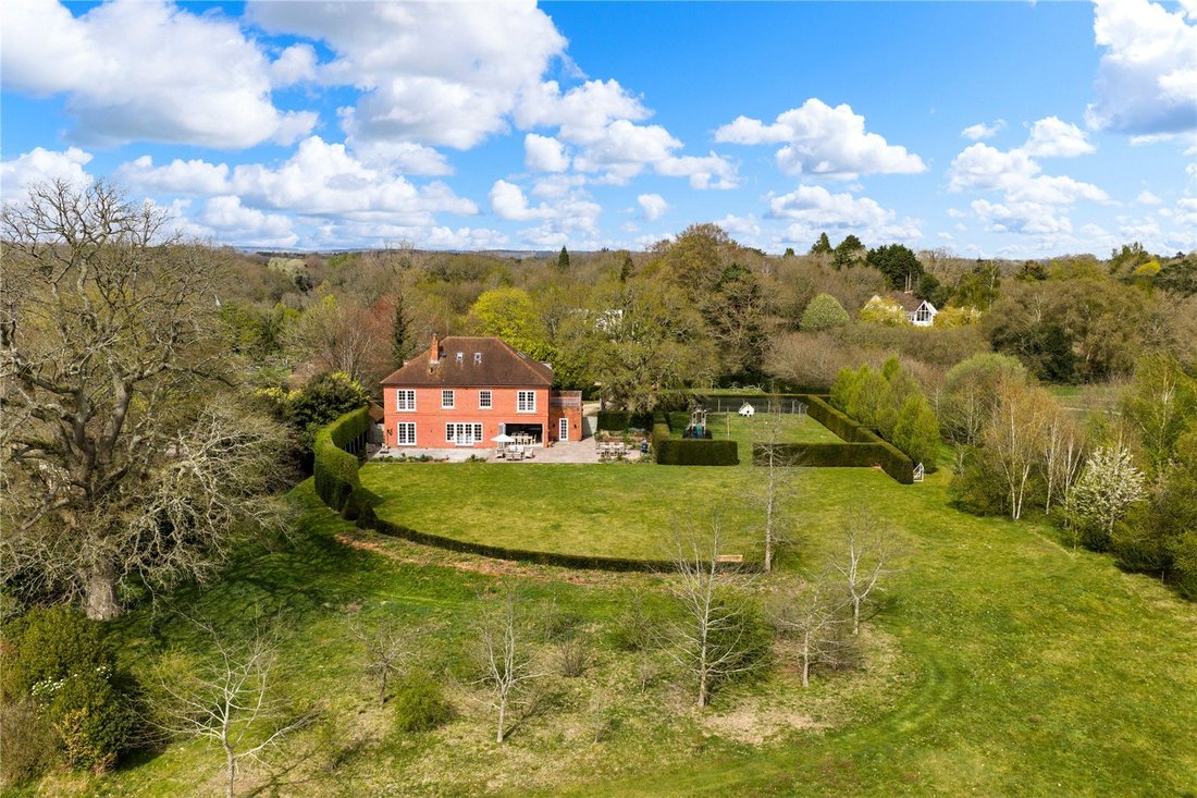 House in Headley Down, England 4 - 17897577