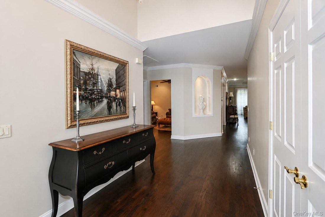 Condo in Melville, New York, United States 3 - 17895621