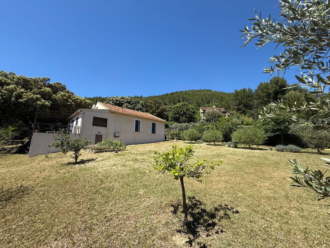 House in Cuges-les-Pins, Provence-Alpes-Côte d'Azur, France 1 - 17454263