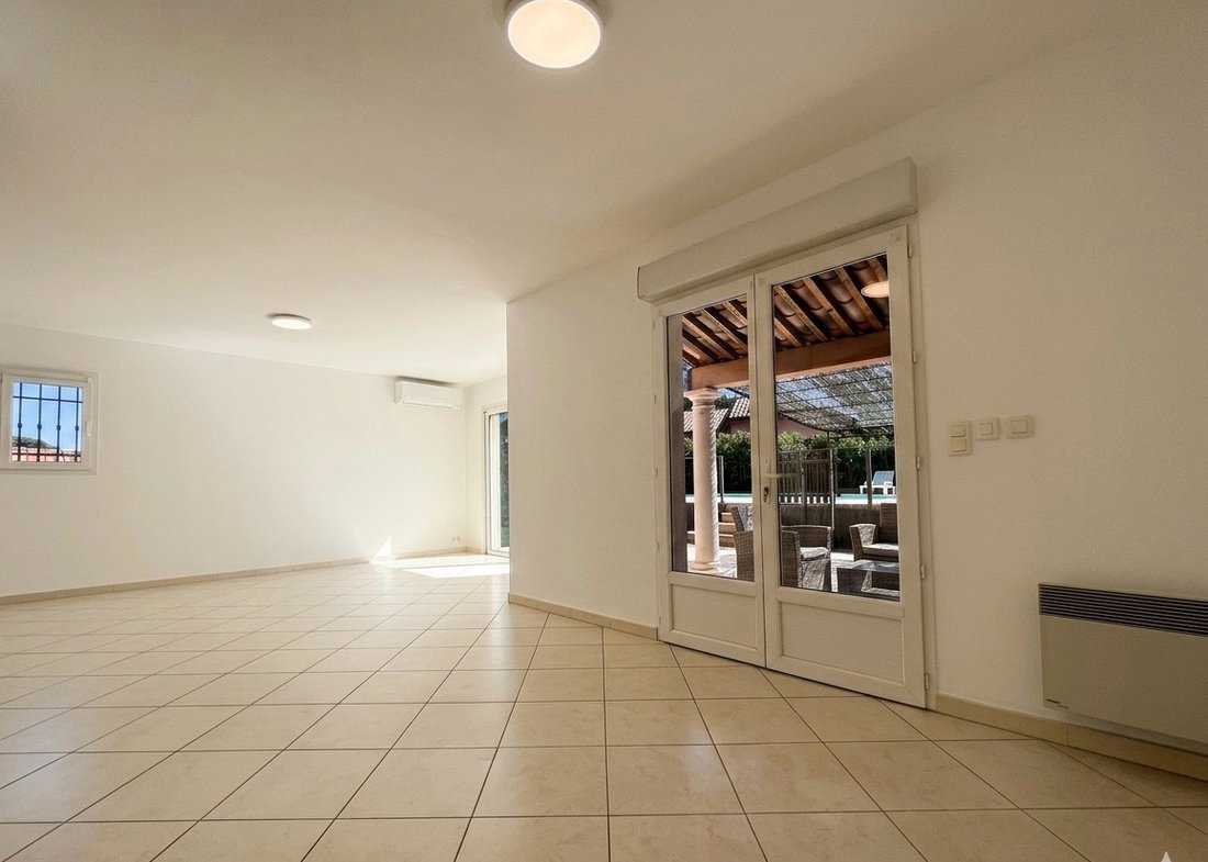 Villa in Exterieurs, Frejus, France 2 - 17896388