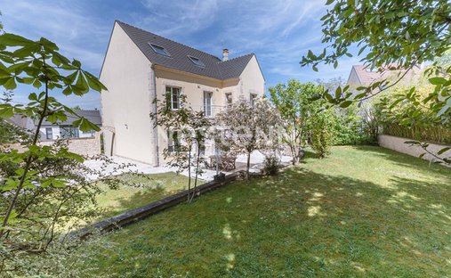 House in Ouest, Igny, France 1
