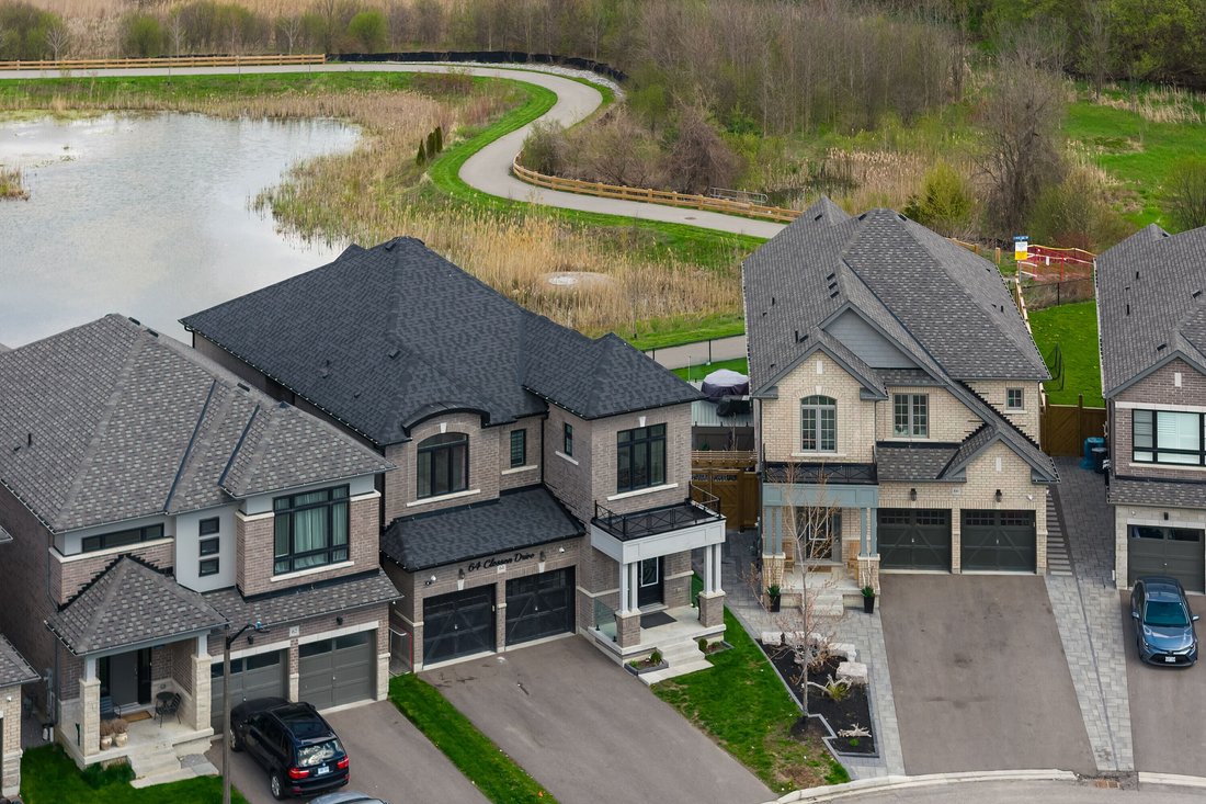 House in Whitby, Ontario, Canada 2 - 17896748