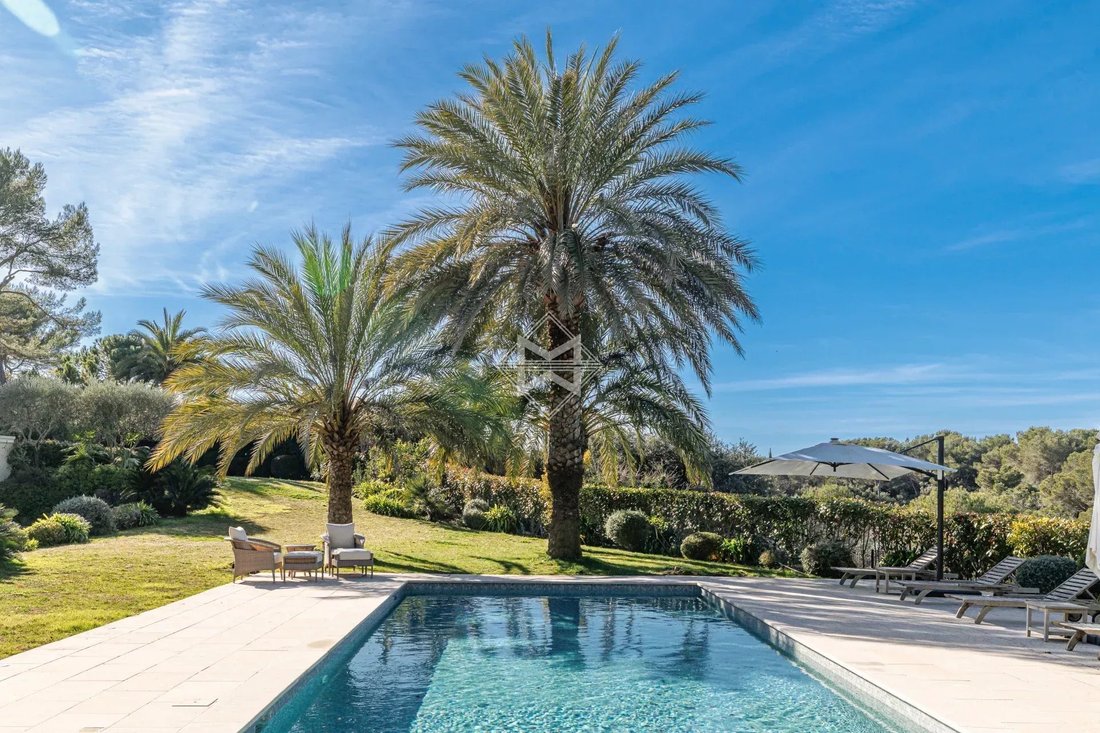 Villa in Mougins, Provence-Alpes-Côte d'Azur, France 2 - 17896847