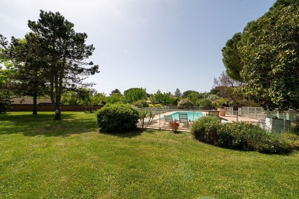 Villa in Flourens, Occitania, France 1 - 17898943