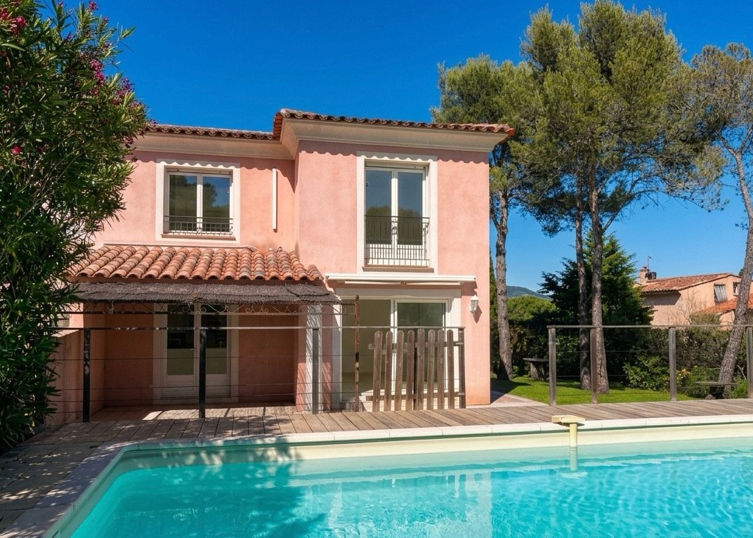 Villa in Exterieurs, Frejus, France 1 - 17896388