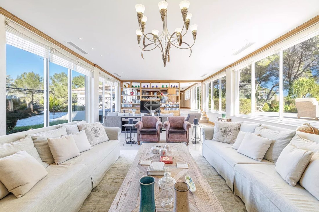 Villa in Mougins, Provence-Alpes-Côte d'Azur, France 4 - 17896847