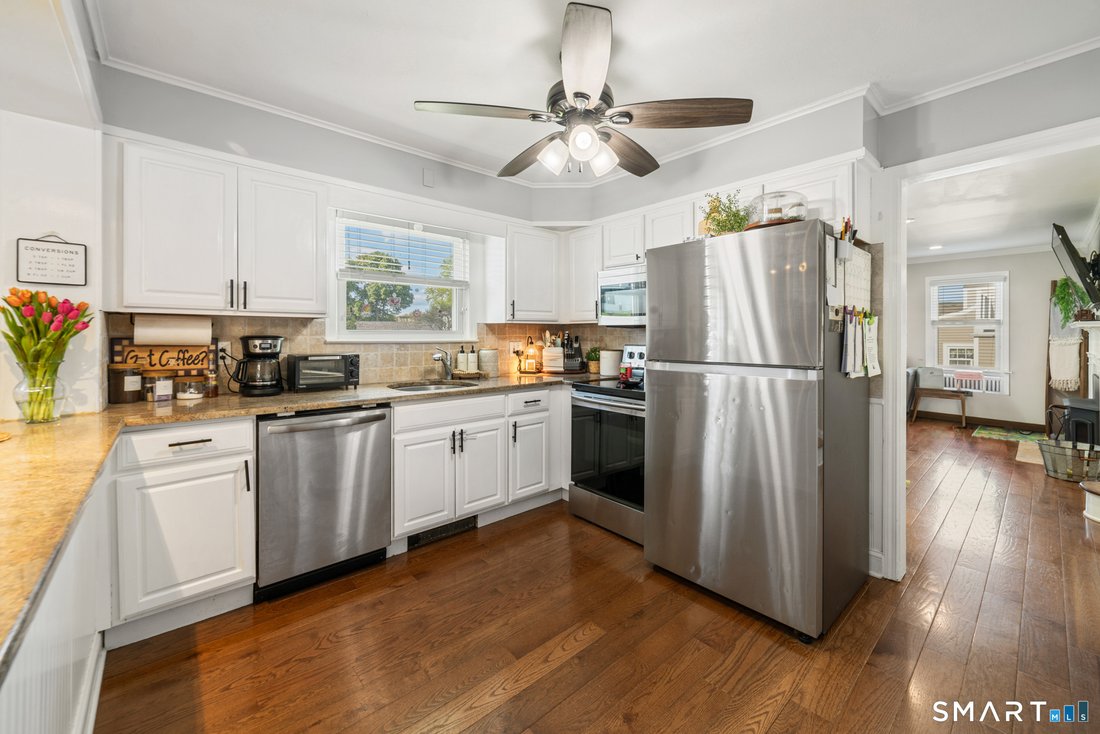 House in Trumbull, Connecticut, United States 4 - 17898770