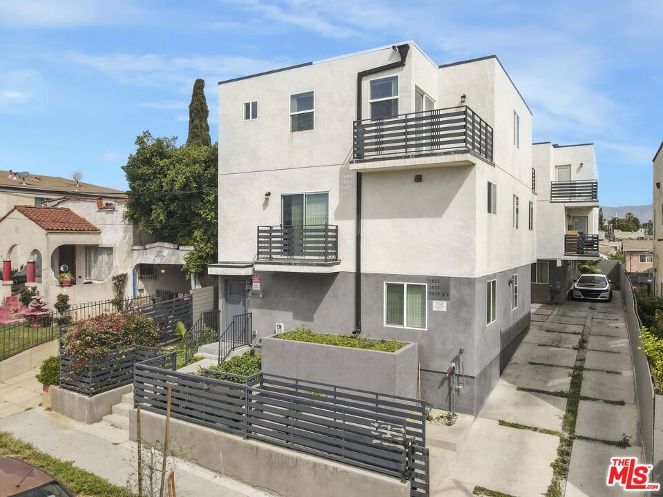 Los Angeles, California, United States 5 - 17899826