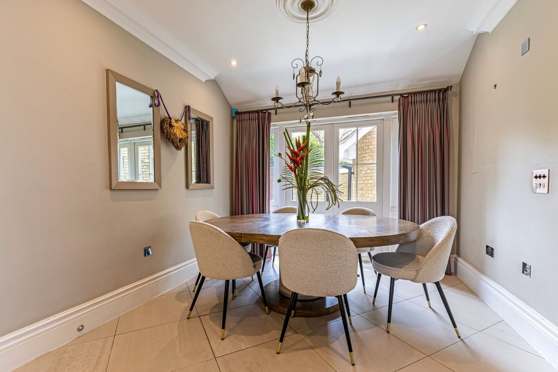 House in Sevenoaks, England 2 - 17895706