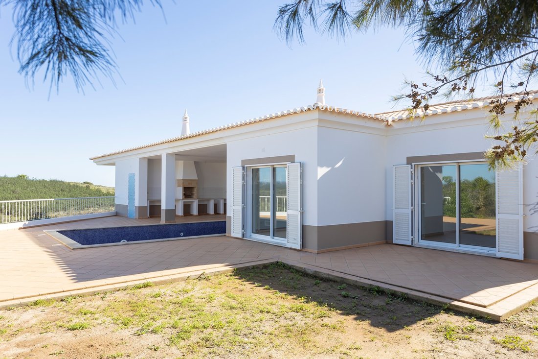 Villa in Vila do Bispo e Raposeira, Algarve, Portugal 2 - 17083929