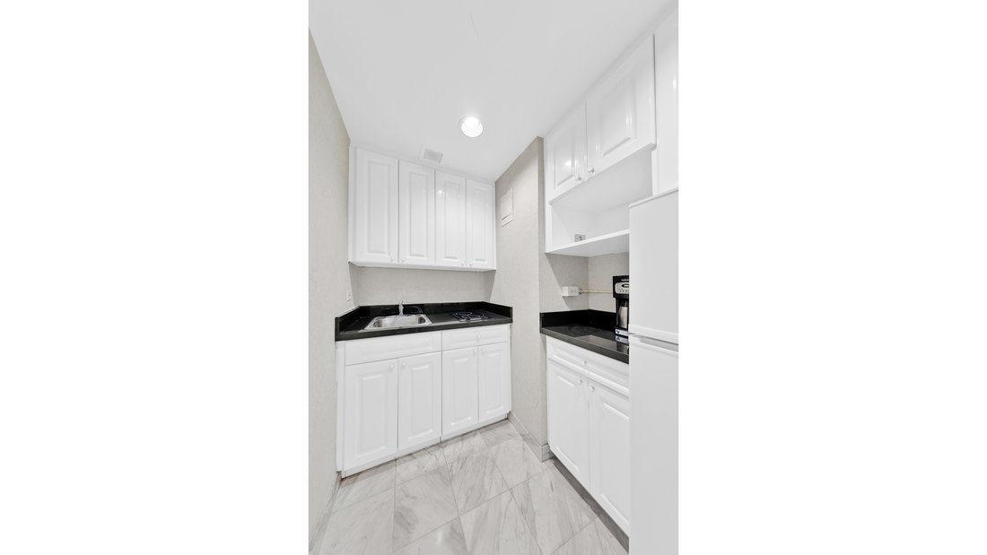 Co Op in New York, New York, United States 4 - 17896679