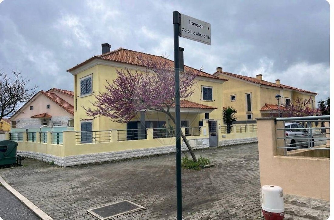 Villa in Pontinha e Famoes, Lisbon, Portugal 1 - 17389627