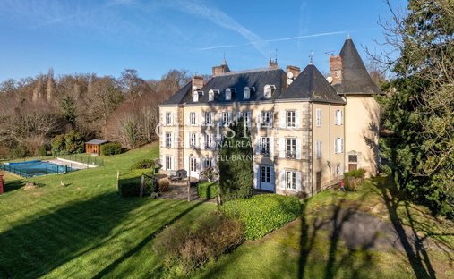 Castello a Couzeix, Nuova Aquitania, Francia 1