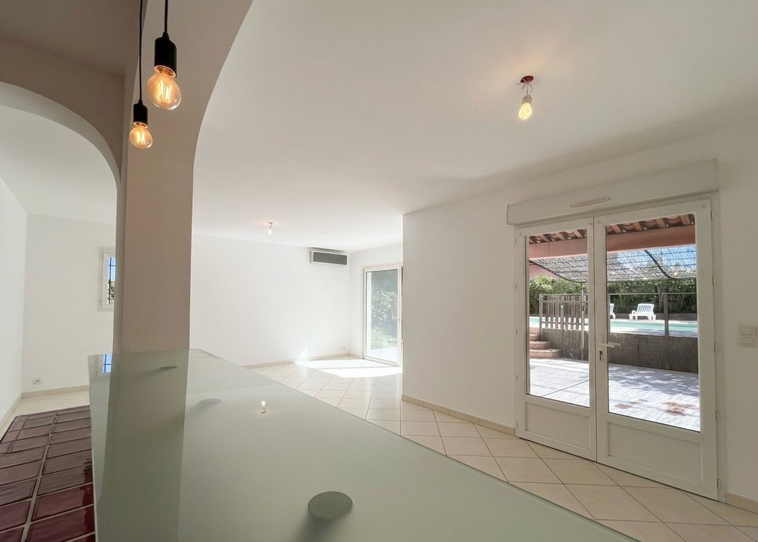 Villa in Exterieurs, Frejus, France 3 - 17896388